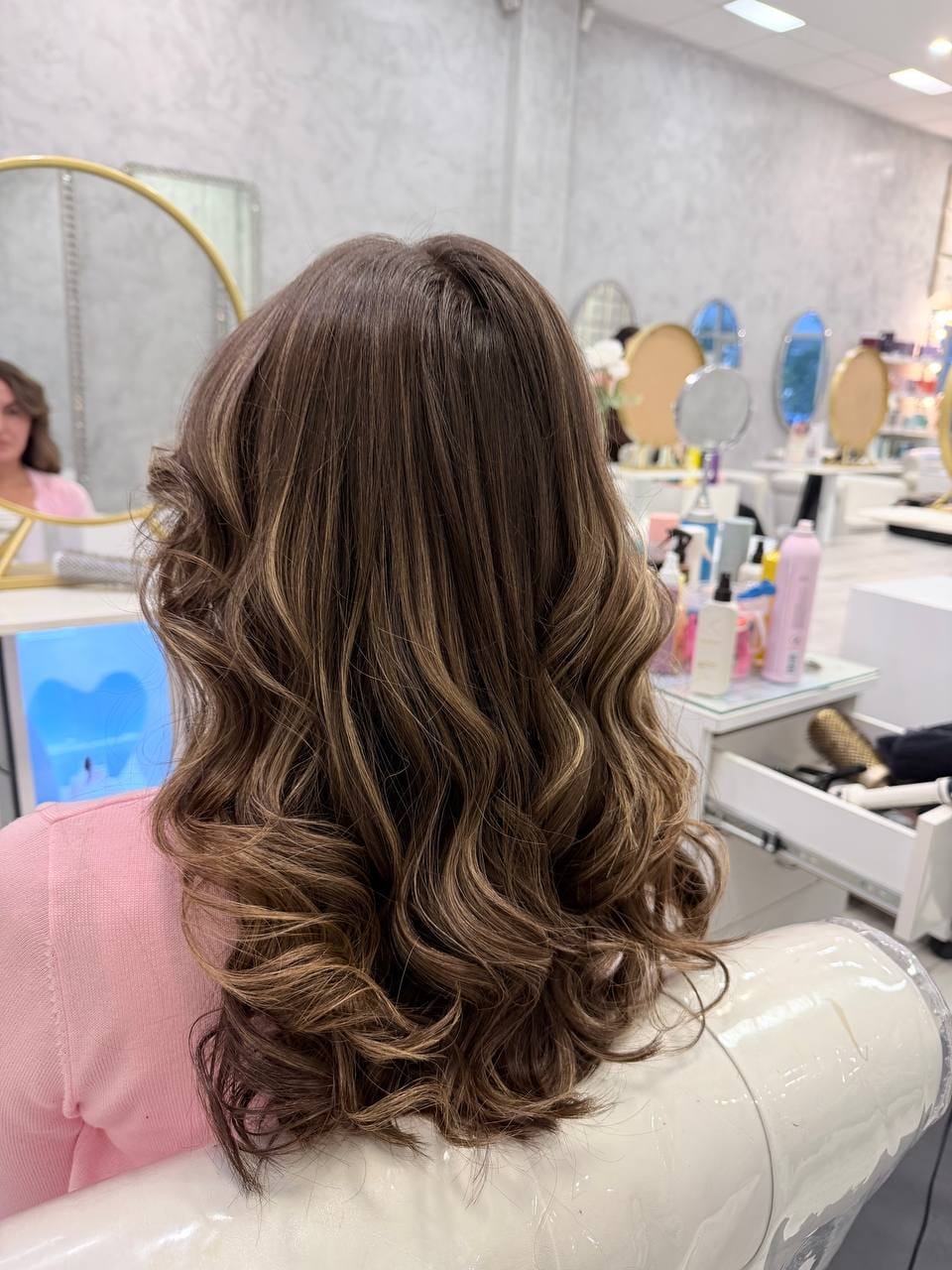 Finished dimensional hair color result by AVITA Beauty House